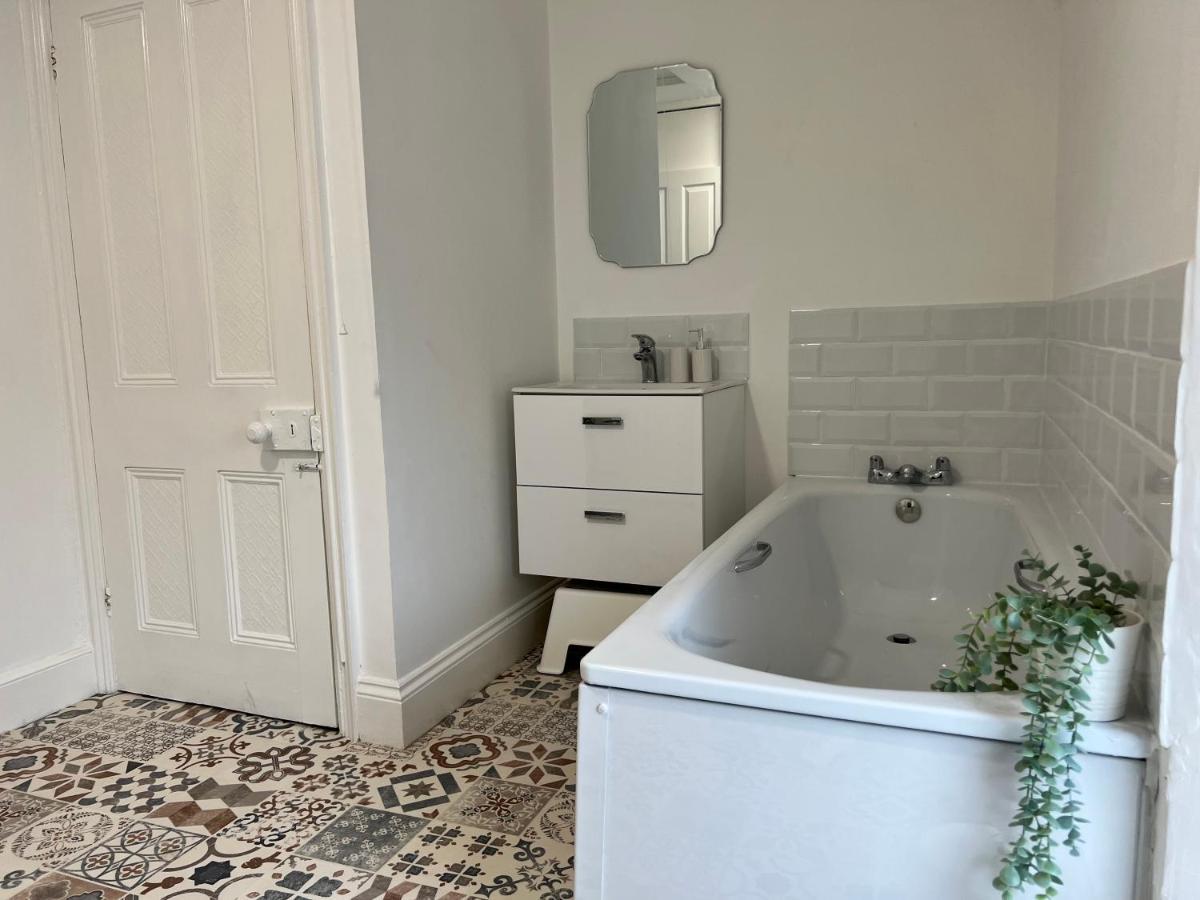 טנבי Heathcliff - 5 Bedroom House In Town Centre מראה חיצוני תמונה